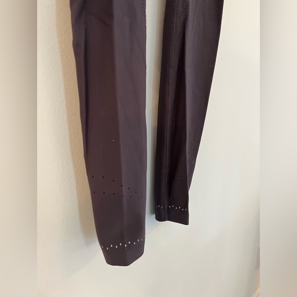 Lululemon Compression 28” High Rise Leggings, Size 4 - Picture 4 of 7